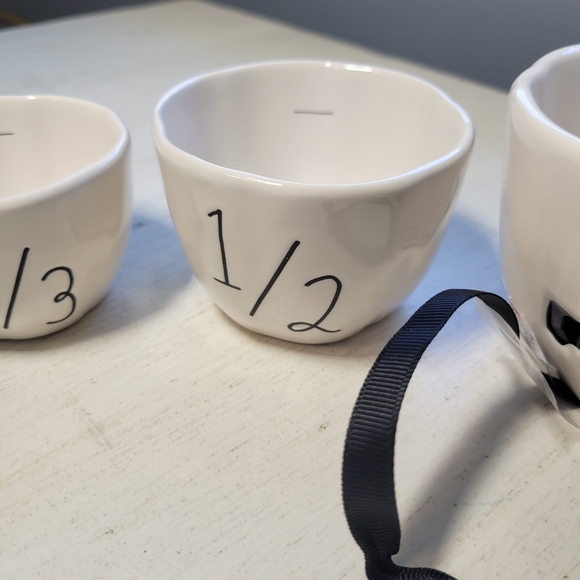 Rae Dunn Peanuts Measuring cups - Picture 5 of 10
